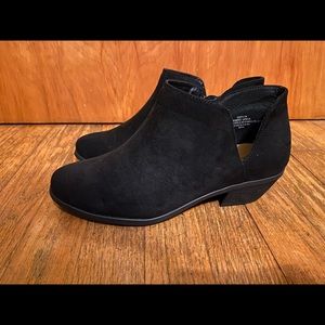 Torrid (WW) Faux-Suede V-Cut Booties - Size 9